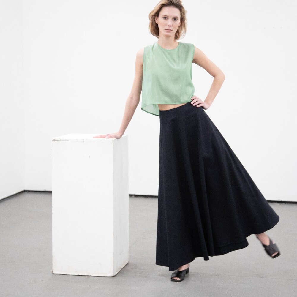Sleeveless Silk Polyester top